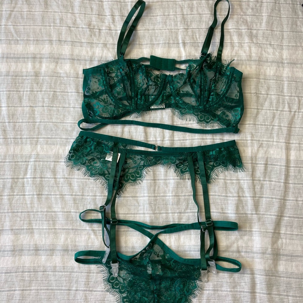 NWT green lace lingerie set
